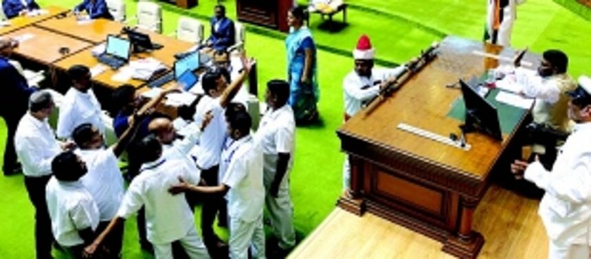 Oppn MLAs rush to the well; House adjourned