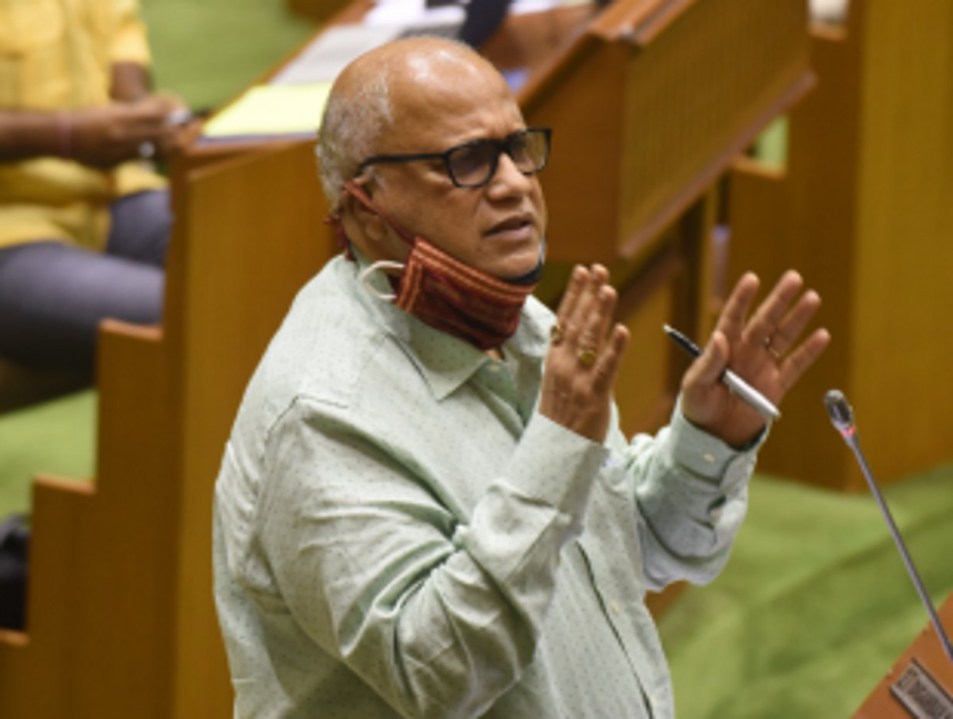 Oppn accuses govt of pushing Bills through