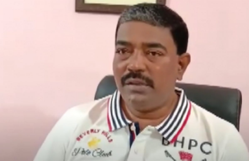 Oppn threatens Urban Development minister of dumping garbage in front of his house 1 Oppn threatens Urban Development minister of dumping garbage in front of his house