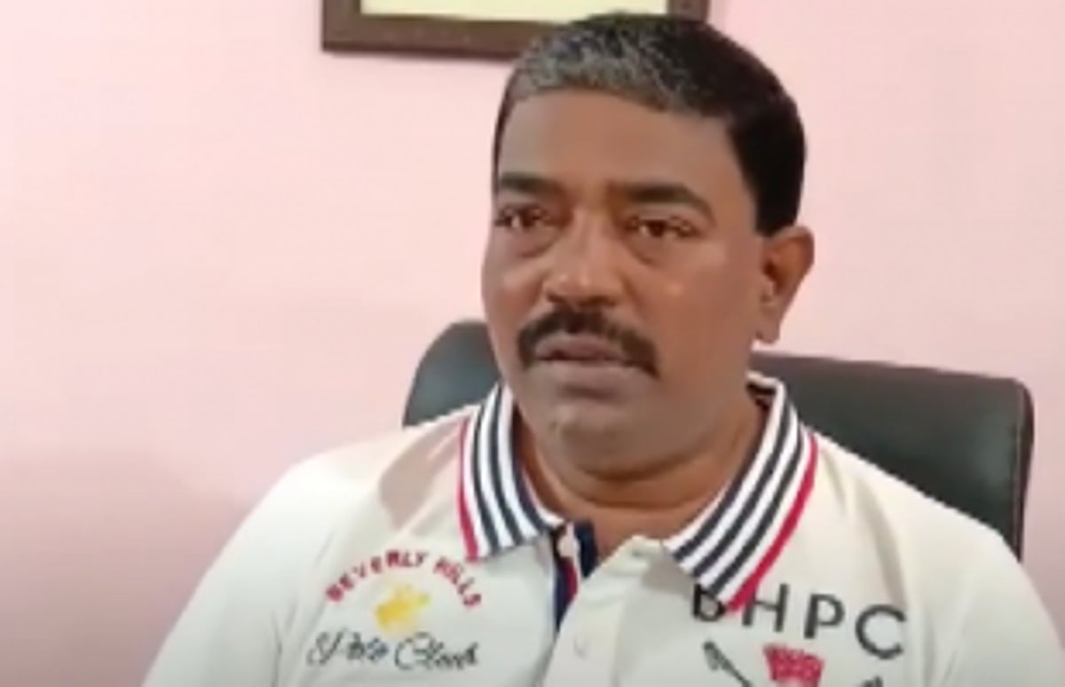 Oppn threatens Urban Development minister of dumping garbage in front of his house