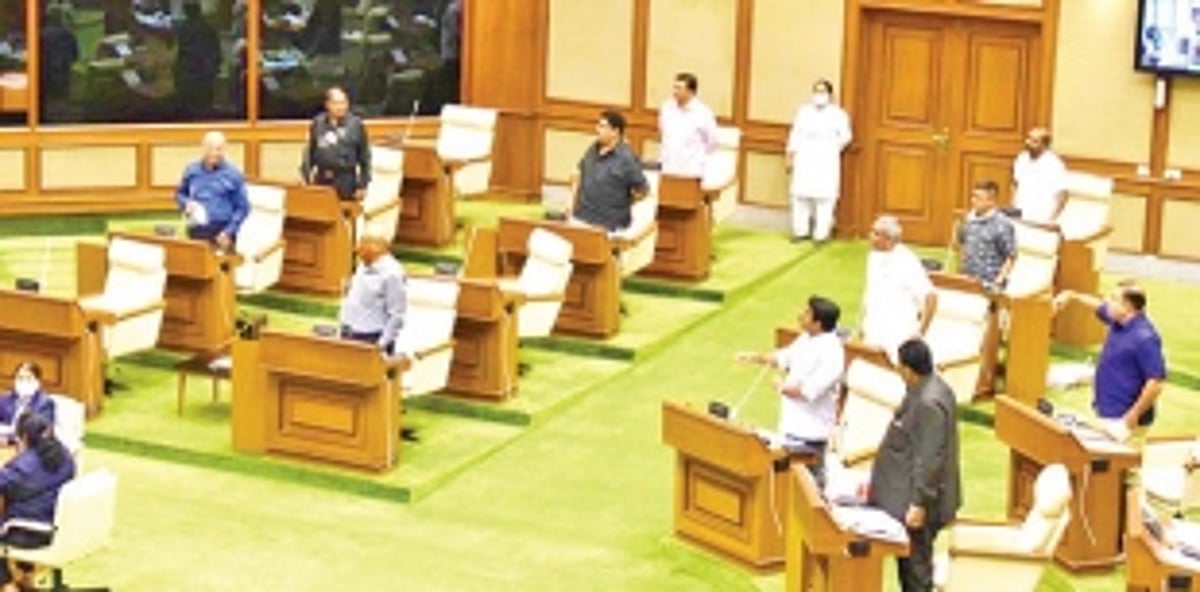 Oppn unites but  fails to save Mollem