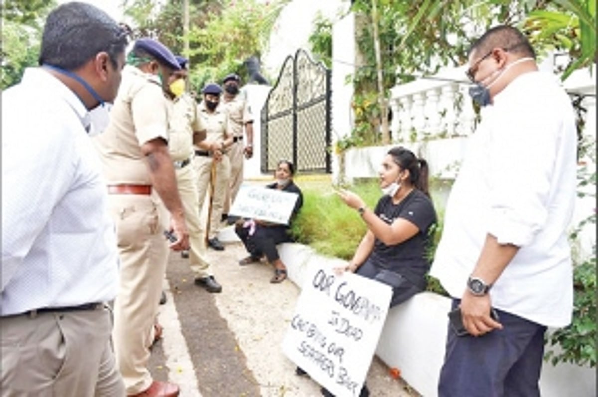 Opposition parties condemn government, CM's response and action against protestors