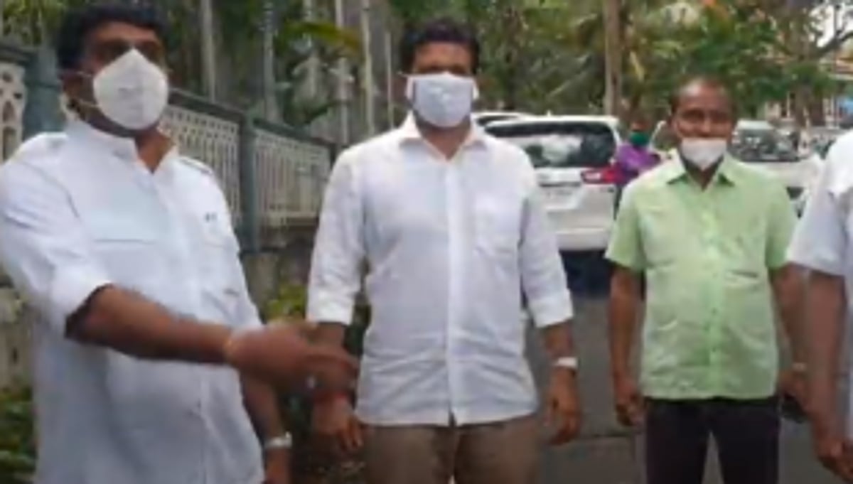 Opposition submit memorandum to CM