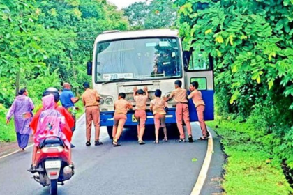 Outrage in Goa After KTCL Driver Makes Students Push Broken-Down Bus