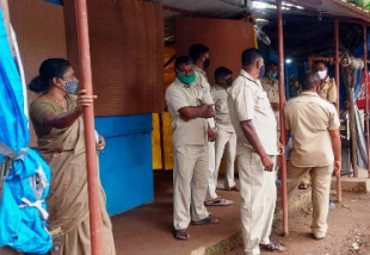 Owner removes alleged illegal  gadda from Margao KTC  bus stand