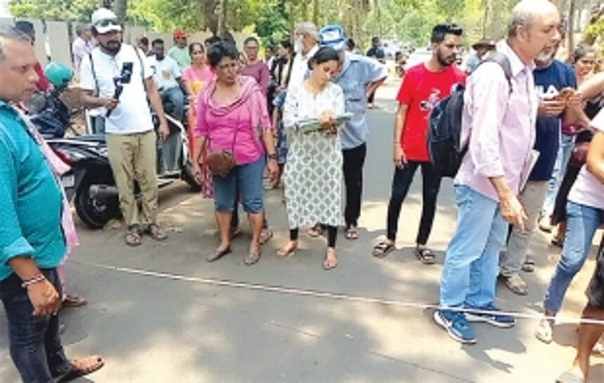 Oxel villagers demand halt to mega-project construction near spring 1 Oxel villagers demand halt to mega-project construction near spring