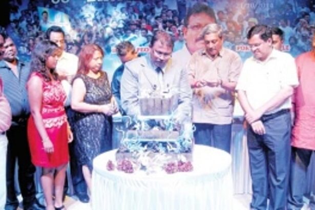 PEOPLE OR PARRIKAR?.. ..S Goa asks altar boys