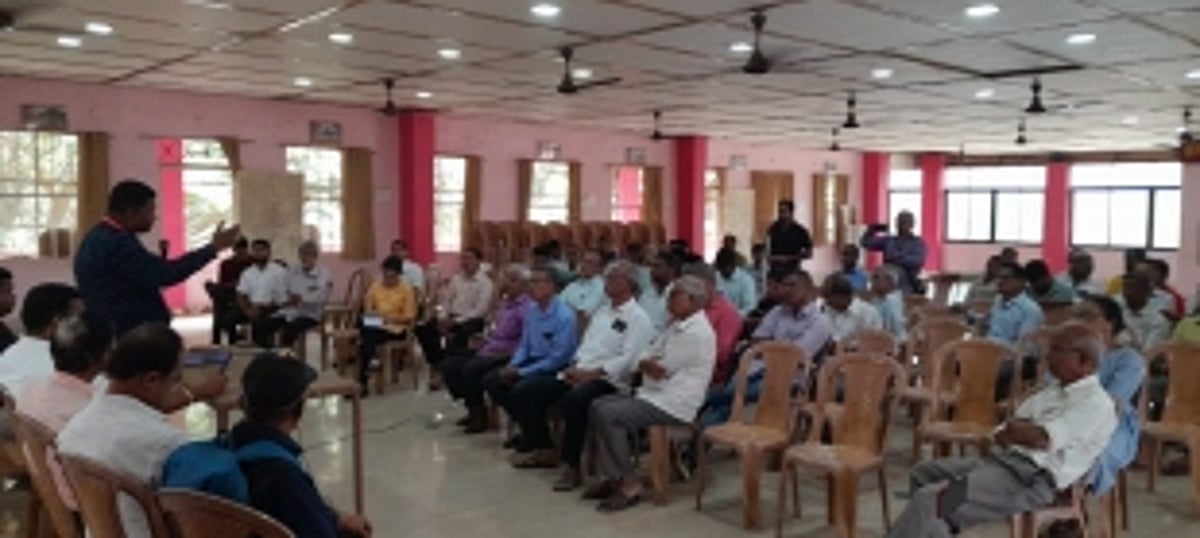PERNEM FARMERS STAGE WALKOUT OVER MISMANAGEMENT OF MEETING ON AGRICULTURE POLICY