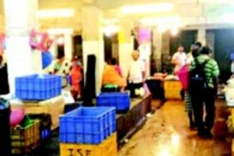 PMC penalises chicken vendors for dumping waste in market nullah