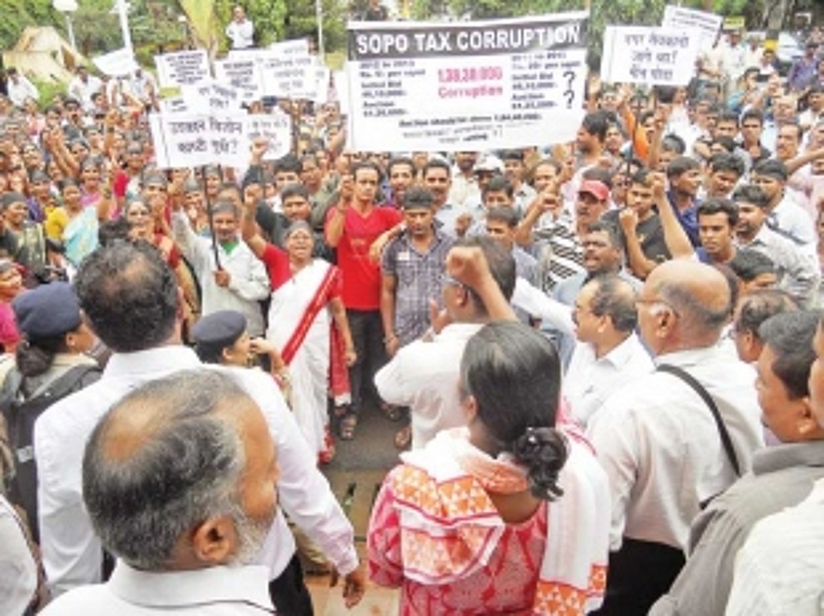 PONDA’S  POLITICAL BAZAAR