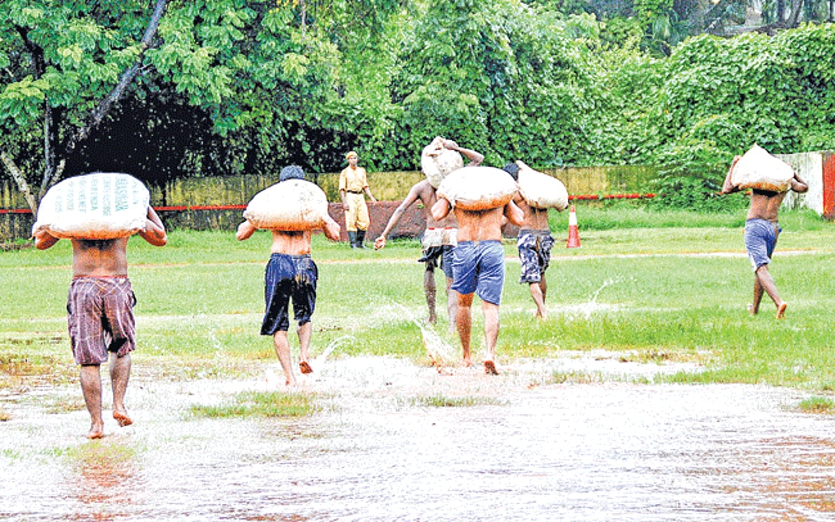 PROVING FITNESS:  Youth carrying 50 kg bags on their shoulders run in a physical fitness race for recruiting candidates for Goa State Fire Force at the Headquarters, Panjim on Wednesday. At least 300 youth attend the physical fitness test daily that will