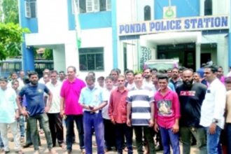 PWD employees protest at Ponda PS, want accused arrested for assaulting colleague
