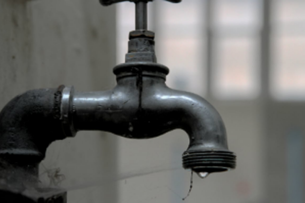 PWD engineers scamper  to find fault as taps run  dry in Velsao