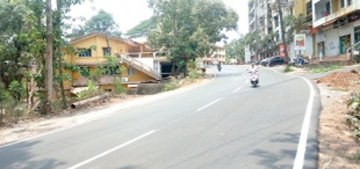 PWD paints speed breakers, road separator markings on Daag-Ponda road