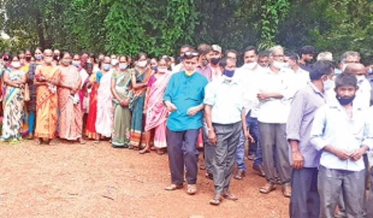 Paikul locals hold protest march,  demand village bridge