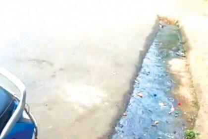 Pajifond locals subject to stench of sewage, filthy water on street