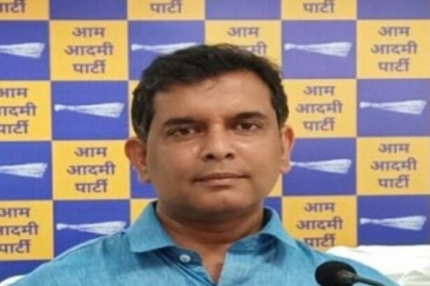 Palekar attacks CM for not halting  recruitment in health sector