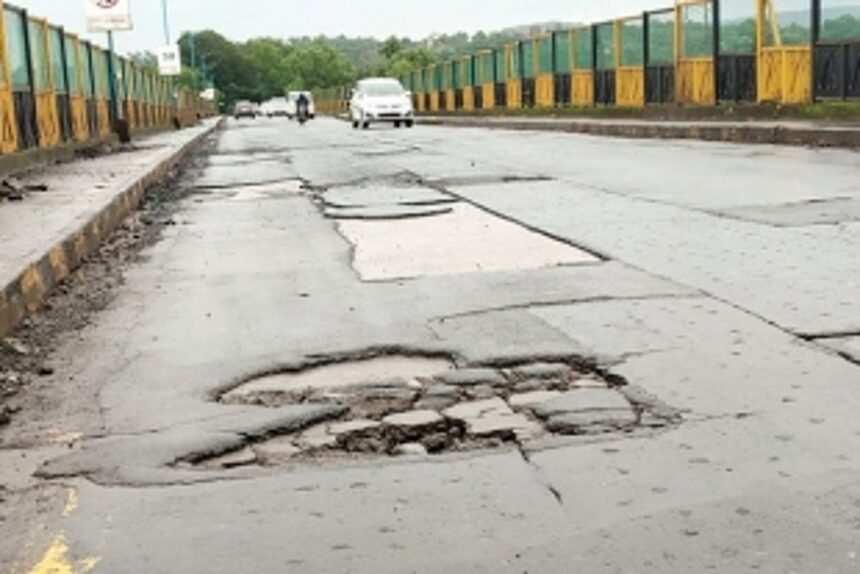Panchayat urges govt to repair Borim Bridge road immediately