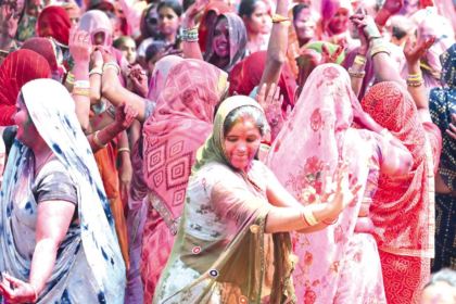 Panjim Celebrates Holi with Enthusiasm at Azad Maidan