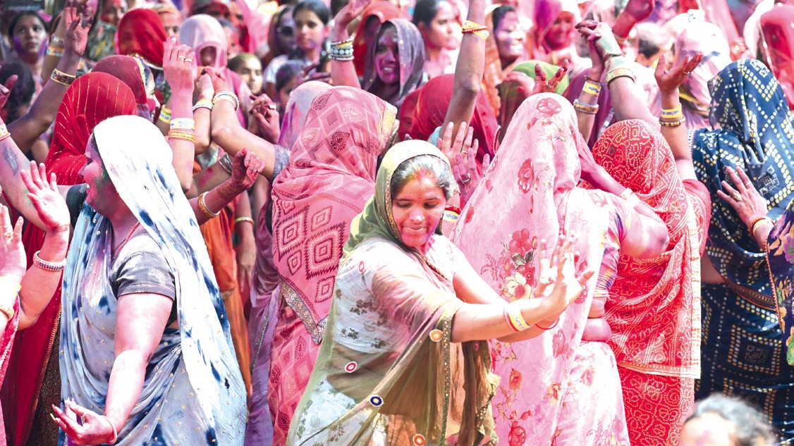 Panjim Celebrates Holi with Enthusiasm at Azad Maidan