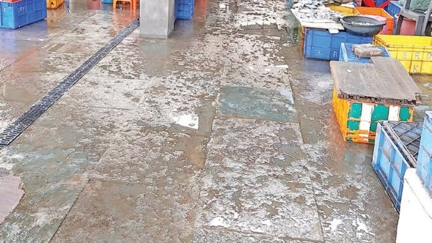 Panjim Fish Market's Slippery Floor Poses Safety Risk for Shoppers, Needs Urgent Fix 1 Panjim Fish Market's Slippery Floor Poses Safety Risk for Shoppers, Needs Urgent Fix