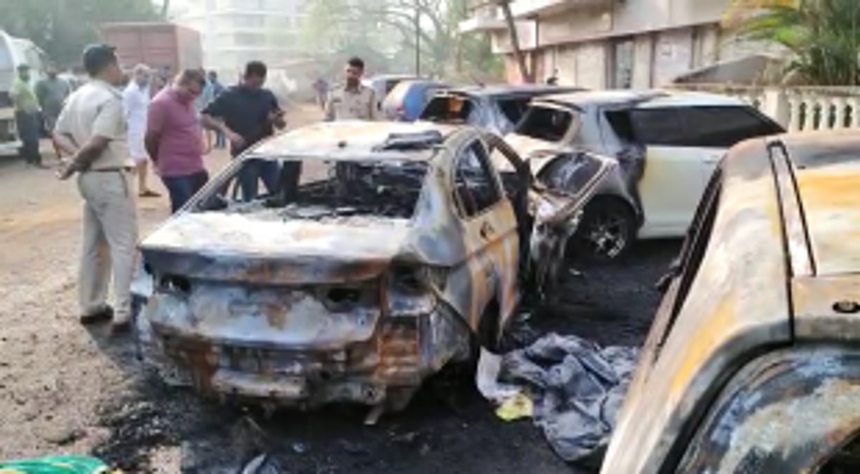 Panjim: Man charred to death after crashing into parked vehicles