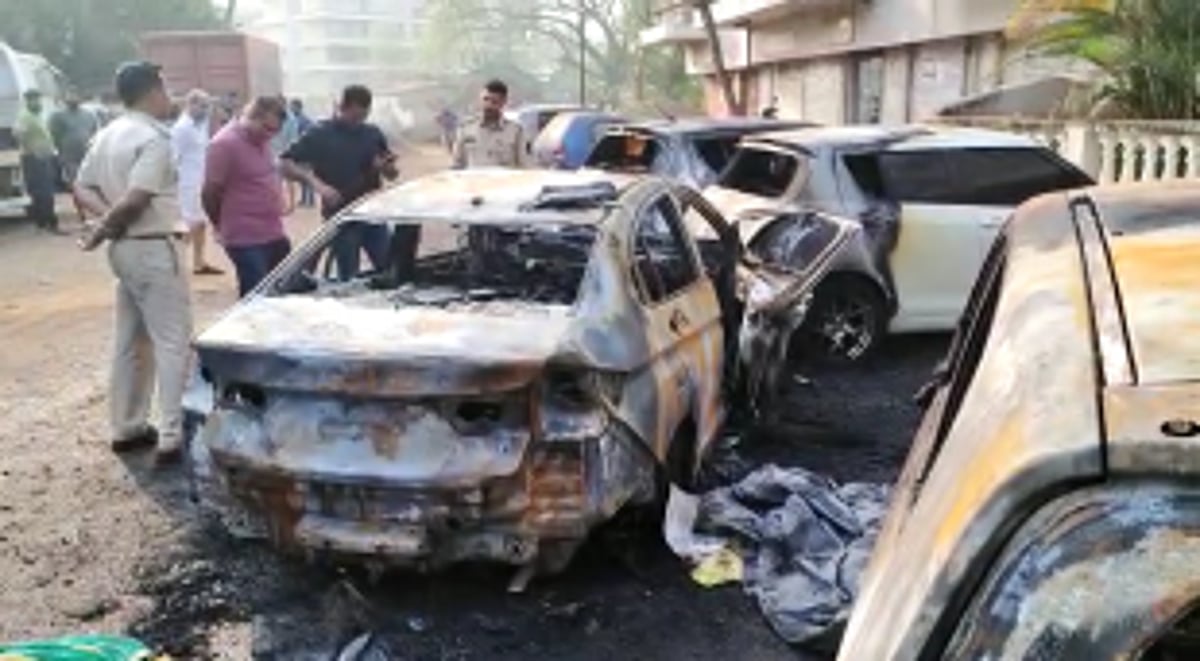 Panjim: Man charred to death after crashing into parked vehicles