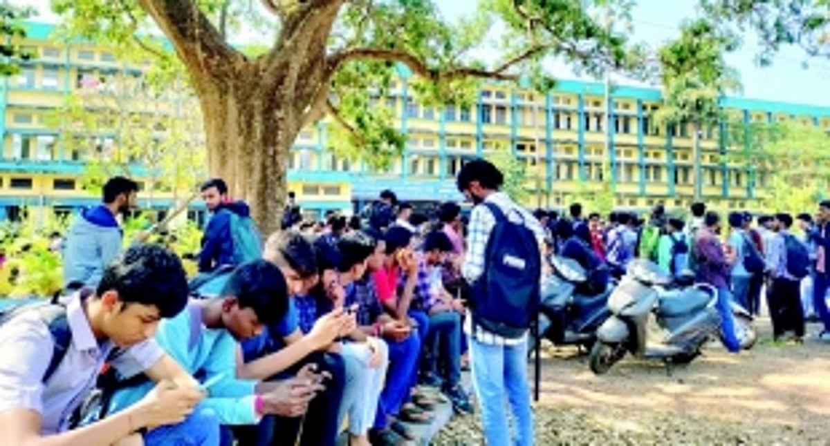 Panjim Polytechnic students stage protest, secure assurance on grievances