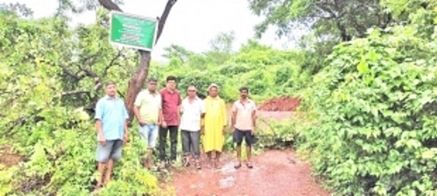 Parcem VP, locals close access to Mogacho waterfall due to open quarry pits 1 Parcem VP, locals close access to Mogacho waterfall due to open quarry pits