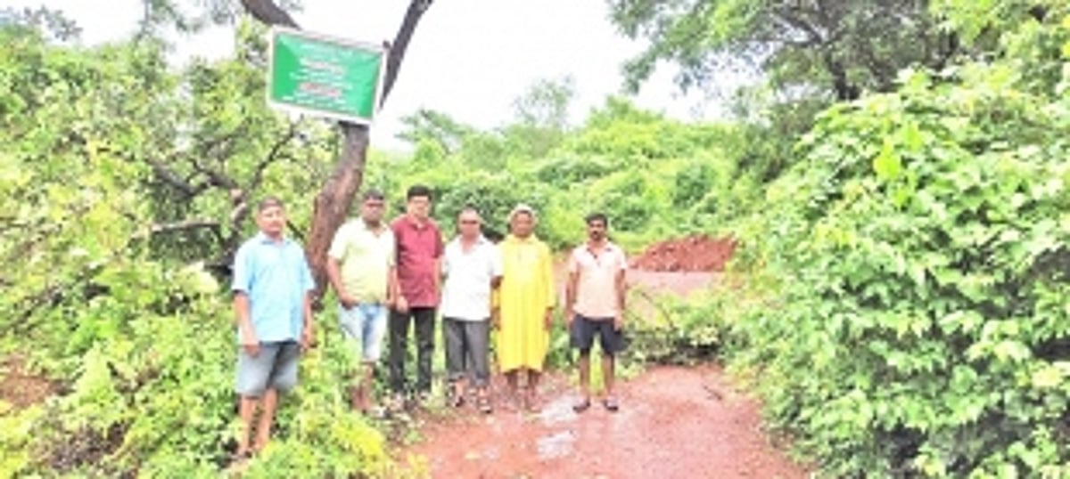 Parcem VP, locals close  access to Mogacho waterfall due to open quarry pits