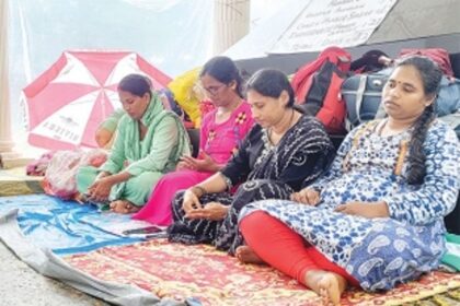 Parched Angandwadi workers refuse to gulp govt’s demand to never agitate, say no to water