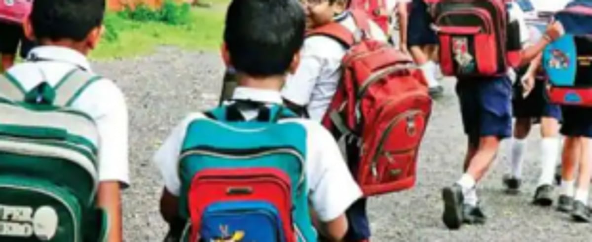 Parents, children rush to Ponda Market to buy school uniforms