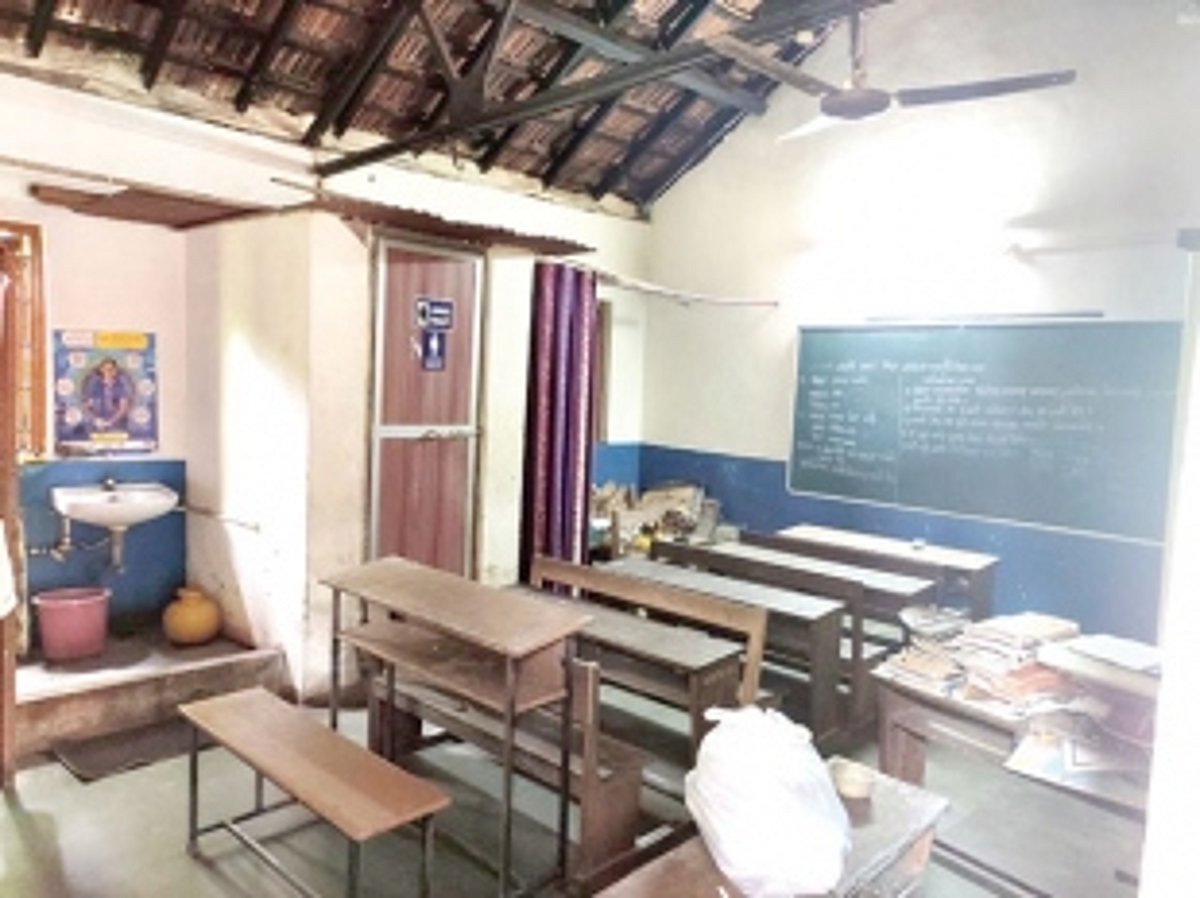 Parents, panch urge govt to repair  Kelbay-Curti govt primary school