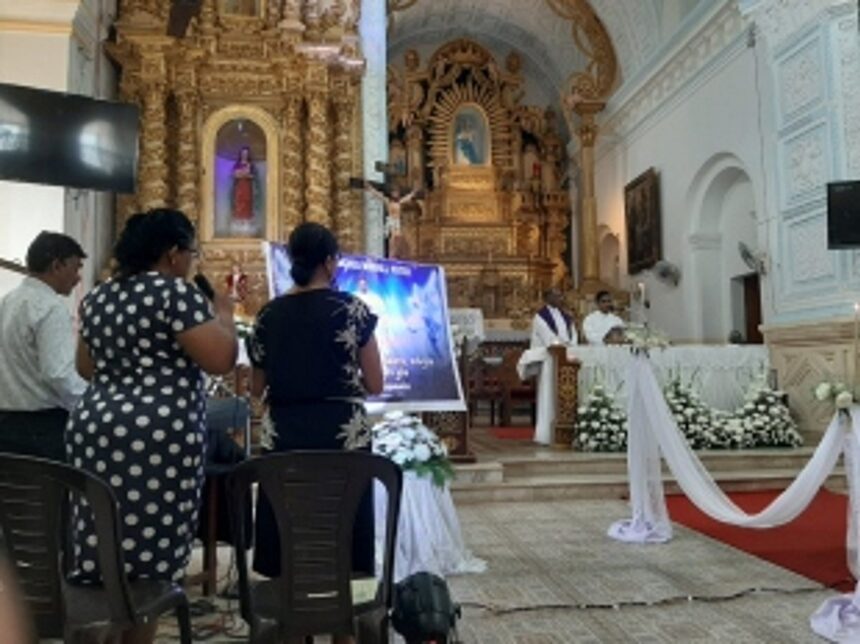Parishioners of Raia bid farewell to Fr Clifton Fernandes, funeral to take place on Wednesday