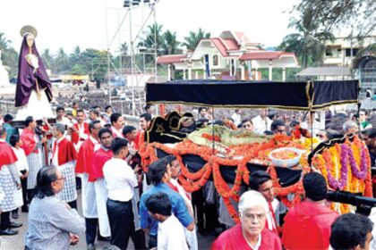 Parishioners of St. Jerome Church, Mapusa carry the life size statue of Jesus followed by Mother Mary on Good Friday.