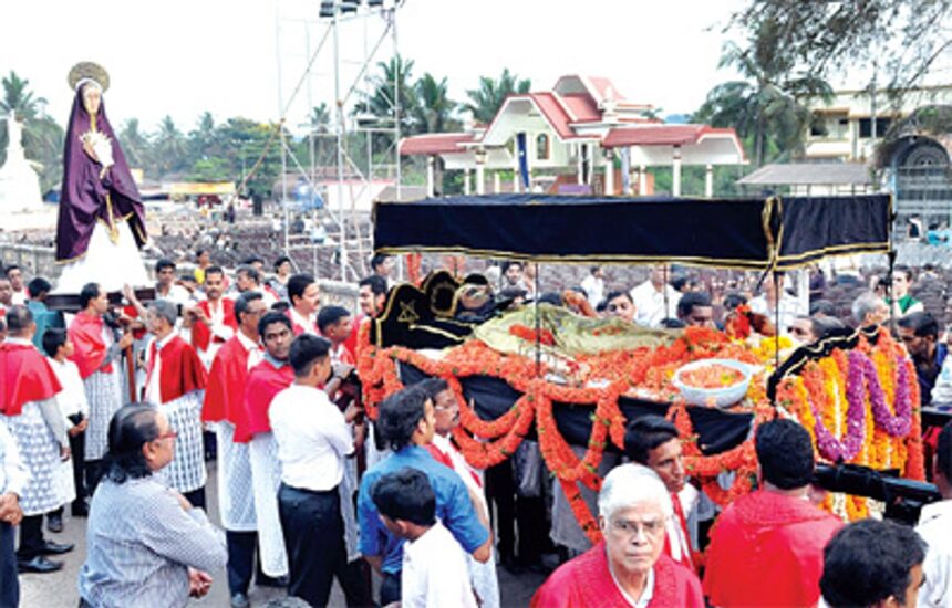 Parishioners of St. Jerome Church, Mapusa carry the life size statue of Jesus followed by Mother Mary on Good Friday. 1 Parishioners of St. Jerome Church, Mapusa carry the life size statue of Jesus followed by Mother Mary on Good Friday.