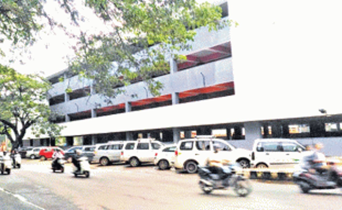 Park vehicles at pay parking: CCP to casinos