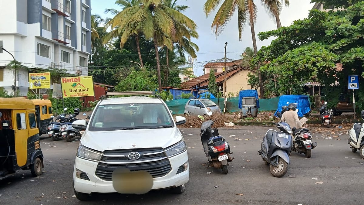 Parking Chaos at Margao KTC Bus Stand as Four-Wheelers Occupy Two-Wheeler Zone