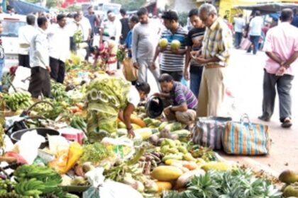 Parking of bikes in front of Matoli Bazaar causes loss to vendors