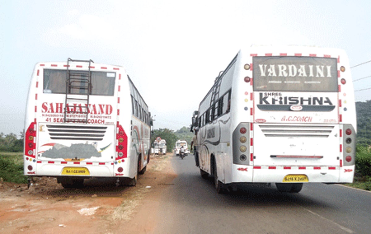 Parking of inter-state tourist buses by the roadside has led to frequent traffic jams at Calangute.