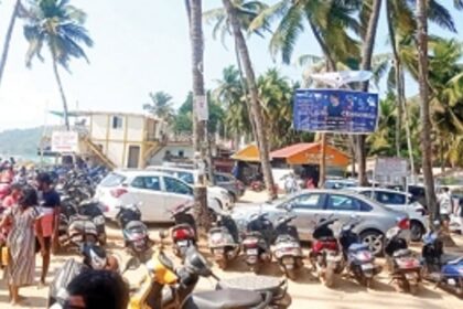 Parking space a major issue  at Palolem beach