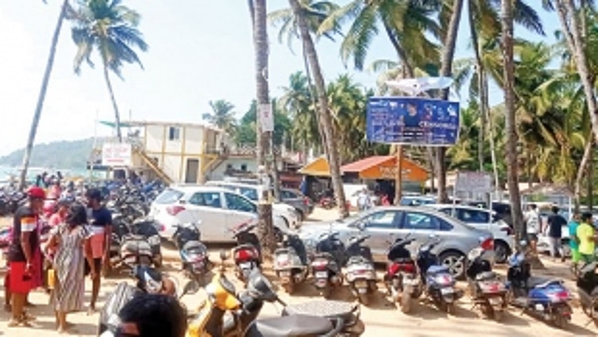 Parking space a major issue  at Palolem beach