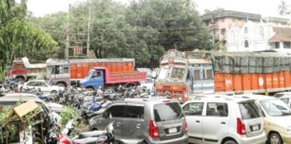 Parking space hard to  find in Ponda market