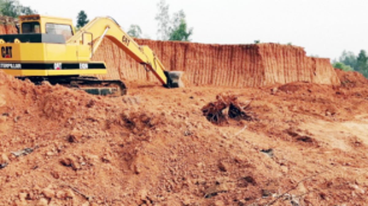 Paroda locals accuse  MLA of hill cutting