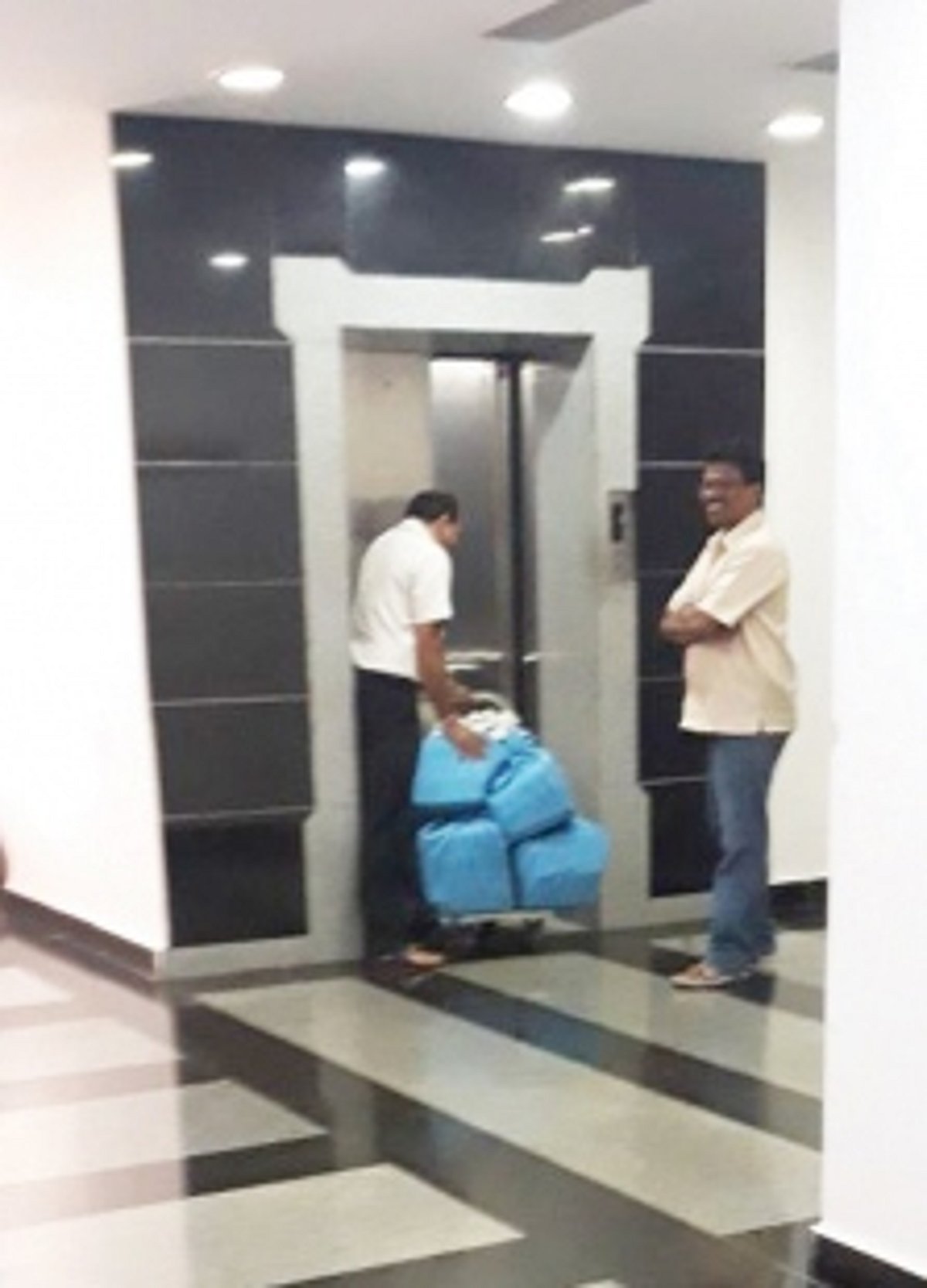 Parrikar discharged, thanks people for prayers and wishes