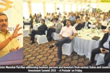 Parrikar flies a helicopter kite