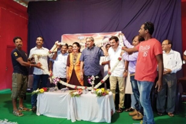 Parrikar on whirlwind  tour of Canacona