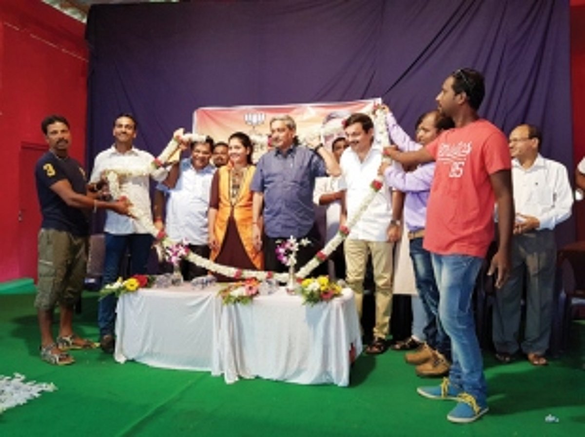 Parrikar on whirlwind  tour of Canacona