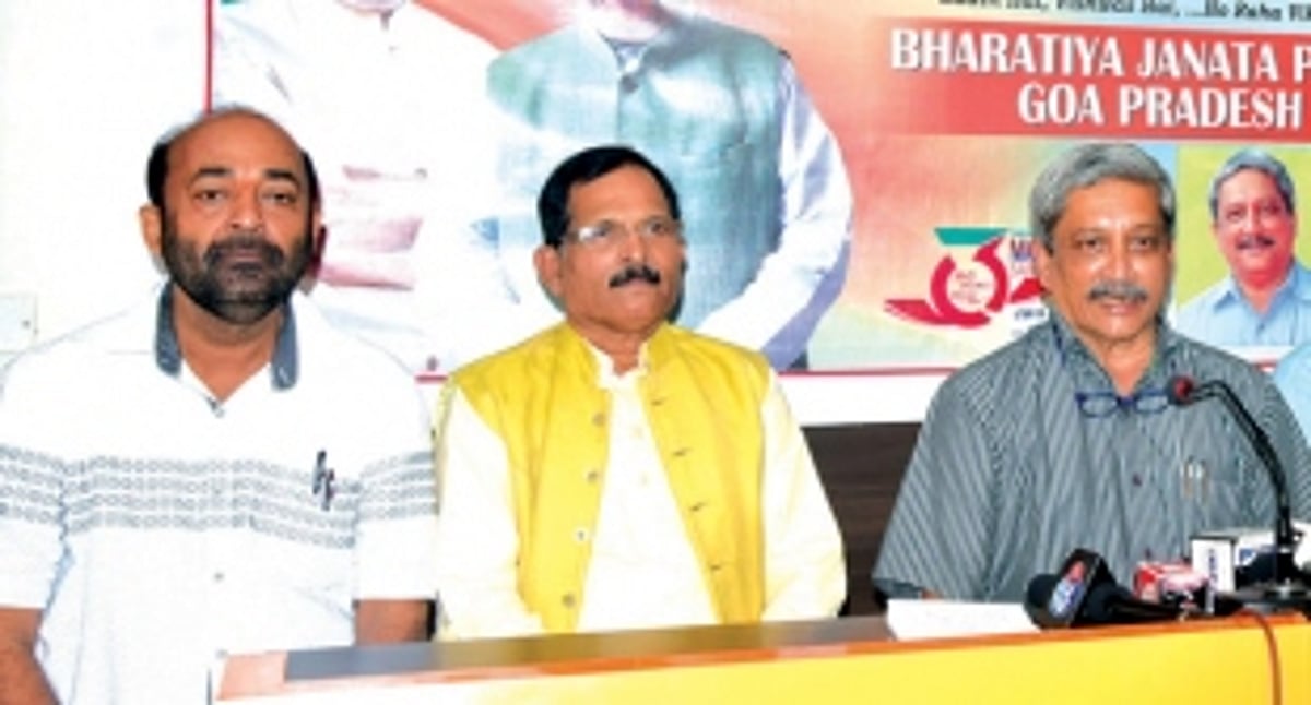 Parrikar seeks blessing from Panjim voters