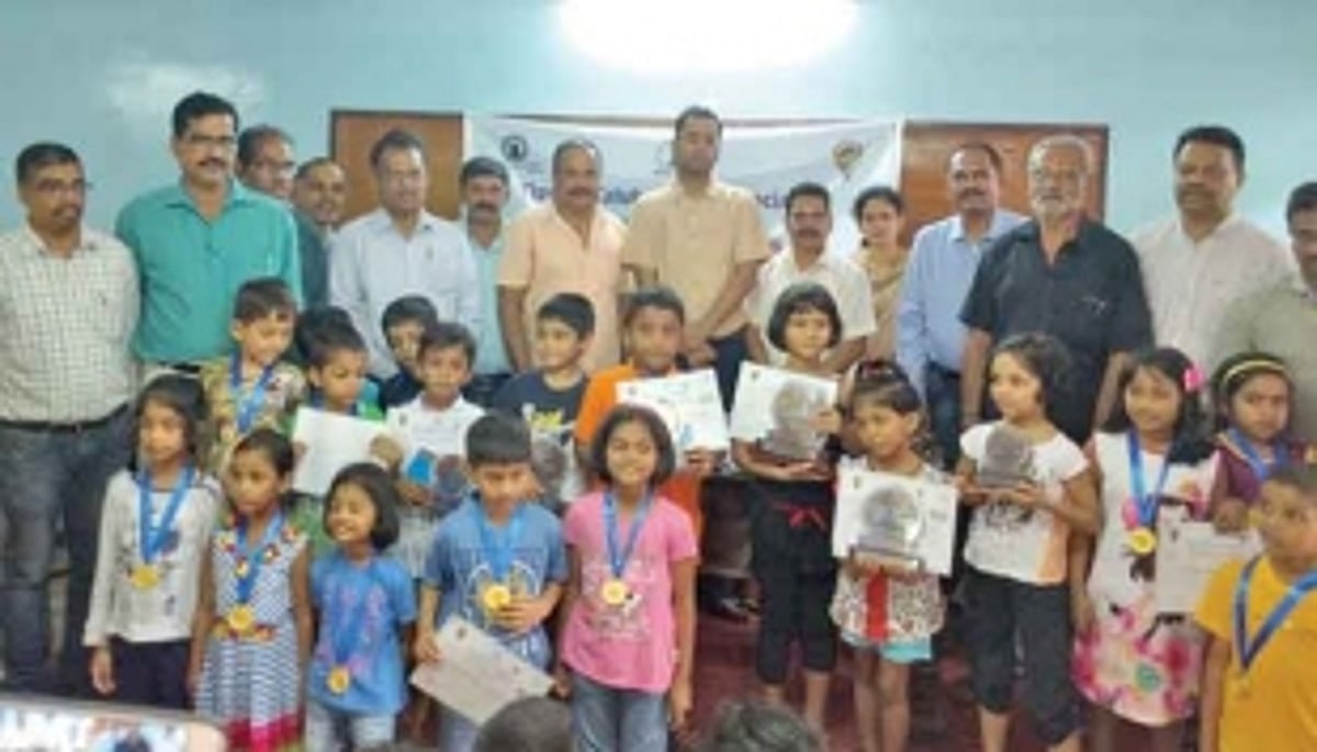 Parth, Girija U-7 chess champions